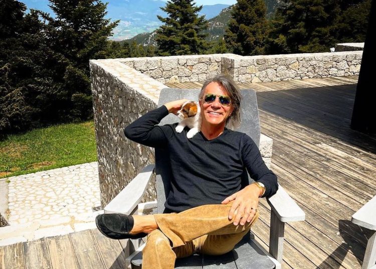 Ηλίας Ψινάκης: Το διαζύγιο των γονιών του και η δύσκολη σχέση με τον πατέρα του