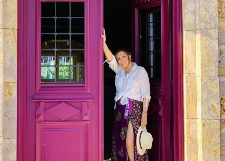 Το εξοχικό της Μιμή Ντενίση θα το ζήλευαν και οι stars του Hollywood