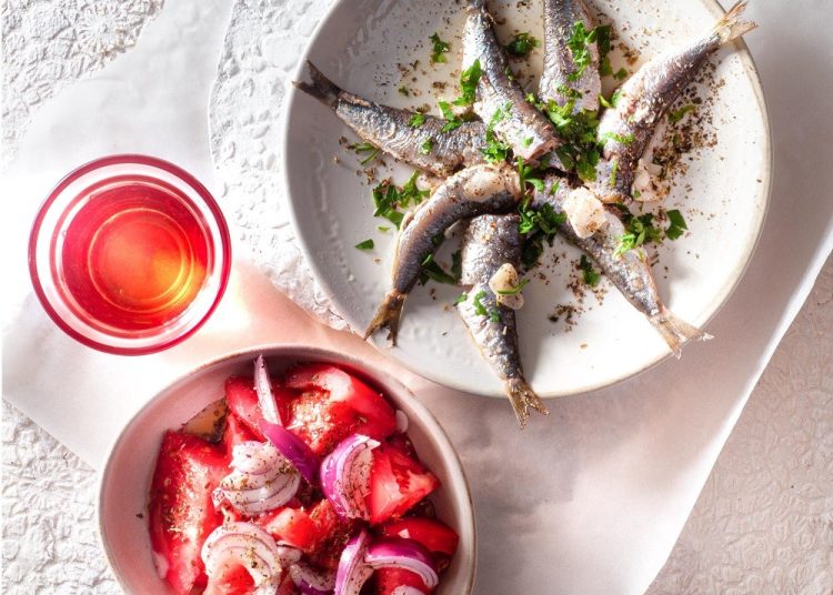 Καλοκαιρινά μεζεδάκια: 7 τρόποι να μαγειρέψετε τις σαρδέλες