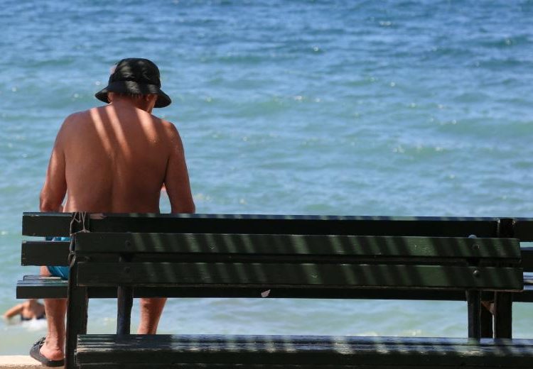 Ένας στους δύο Έλληνες δηλώνουν πως δεν θα πάνε διακοπές