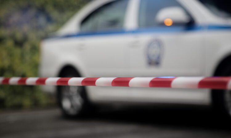 Πηνεία: Γυναίκα βρέθηκε κρεμασμένη από το μπαλκόνι