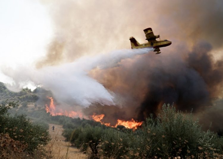Πηνεία: Ολονύχτια μάχη με τις φλόγες-Εκκενώθηκαν τρία χωρία-Δύσκολη μέρα και σήμερα