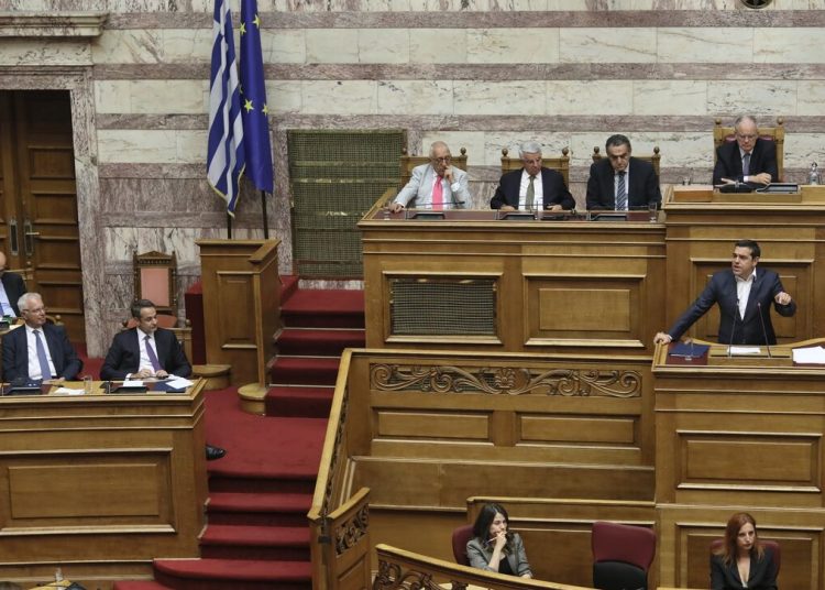 Ξεκινά η σύγκρουση στη Βουλή για τις παρακολουθήσεις