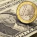 Καταποντίζεται το ευρώ έναντι του δολαρίου – Πτώση 20ετίας για το ευρώ