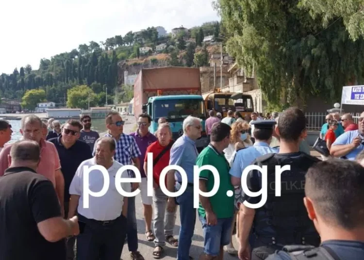 Στο Αίγιο ο Δήμος έσκαψε τάφρο στην είσοδο του κτιρίου TEI Φυσικοθεραπείας-Στον Πύργο κρύφτηκαν