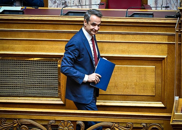 Σκάνδαλο παρακολουθήσεων: Παραίτηση Μητσοτάκη ζητά 1 στους 2 πολίτες – Το 75% του καταλογίζει την ευθύνη