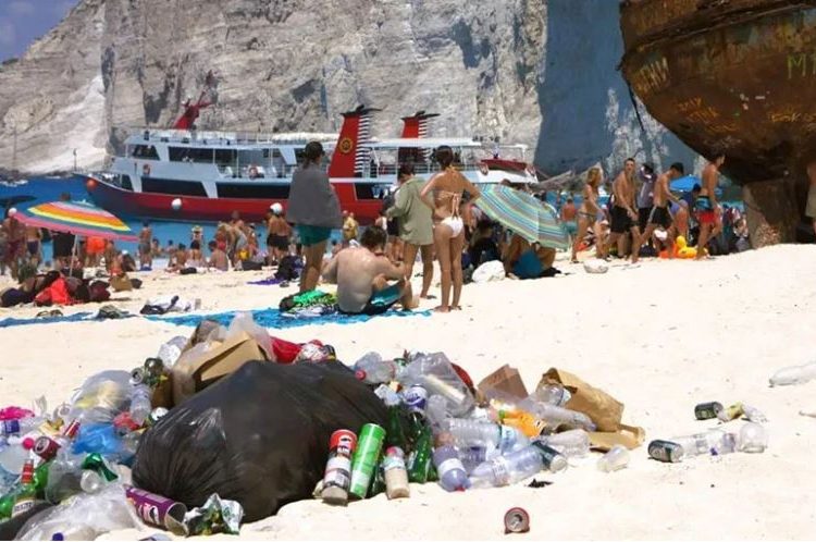 Σκουπίδια στο Ναυάγιο της Ζακύνθου-Ντροπιαστικές εικόνες