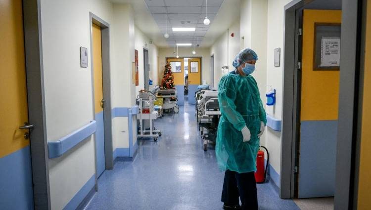 Πάτρα: Πατέρας 3 παιδιών πέθανε στην αγκαλιά της συζύγου του ενώ περίμενε να εξεταστεί στο νοσοκομείο