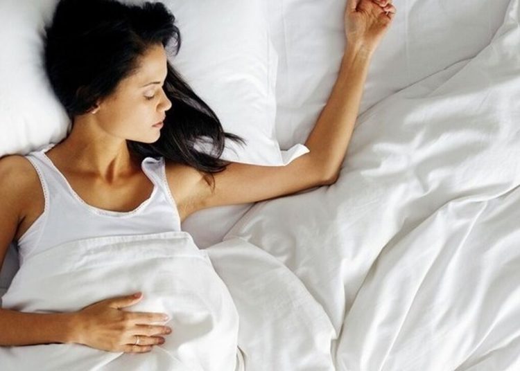 Έρευνα: Όσοι κοιμούνται καλά, έχουν μικρότερο κίνδυνο για έμφραγμα και εγκεφαλικό