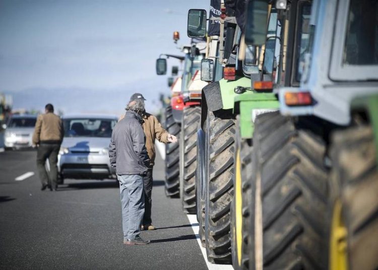 Πύργος: Ξανά στους δρόμους σήμερα οι αγρότες για την σταφίδα