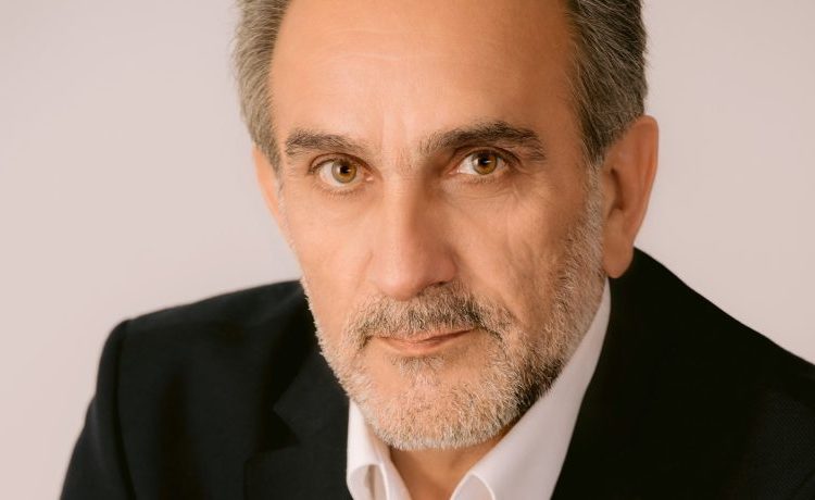 Κινήσεις πανικού από τον Απόστολο Κατσιφάρα