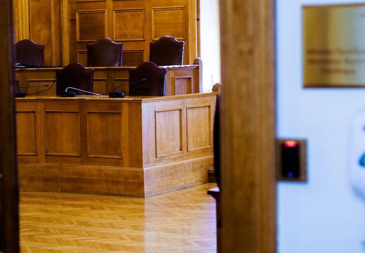 «Εκλεγμένη δικτατορία» (για τον Κώστα Τζαβάρα)