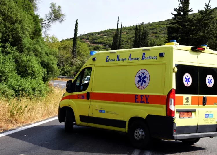 Πάτρα: «Ερωτοχτυπημένος» νεαρός έπεσε στο δρόμο και χτυπιόταν γιατί…. χώρισε (βίντεο)