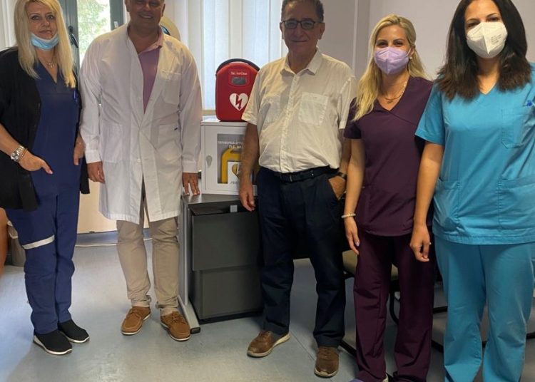 Κέντρο Υγείας Ζαχάρως: Αυτόματο Εξωτερικό Απινιδωτή δώρισε η Περιφέρεια