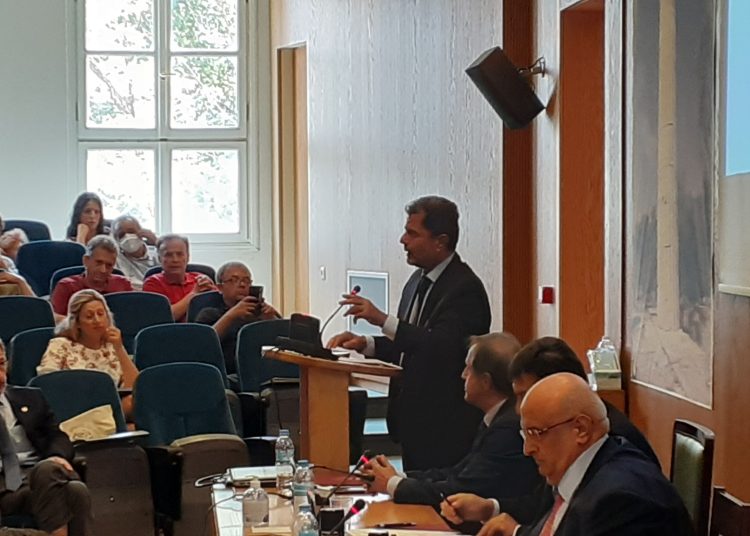 Αντί για Πανεπιστημιακές Σχολές φτιάχνουν Τμήμα Μεταπτυχιακών Σπουδών και… πανηγυρίζουμε και δίνουμε συγχαρητήρια στους “νεκροθάφτες” !!!