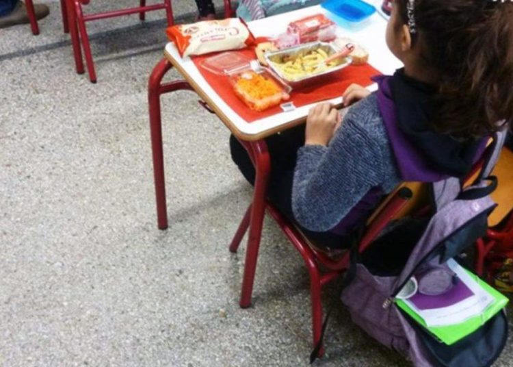 Τεράστιο κύμα αιτήσεων από δημόσια σχολεία για δωρεάν γεύματα-Οι μαθητές πεινούν