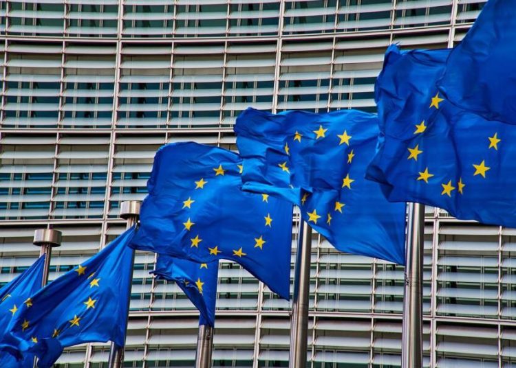 H Κομισιόν προτιμά να κρυώνει ο Ευρωπαίος παρά να βάλει όρια στο χρηματιστήριο ενέργειας