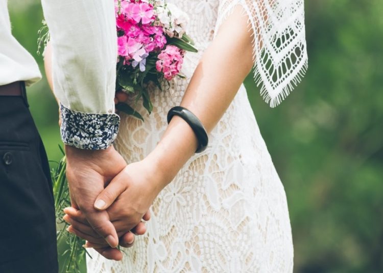 Πάτρα – Πεθερά έπιασε στον γάμο τη νύφη με άλλον στην τουαλέτα