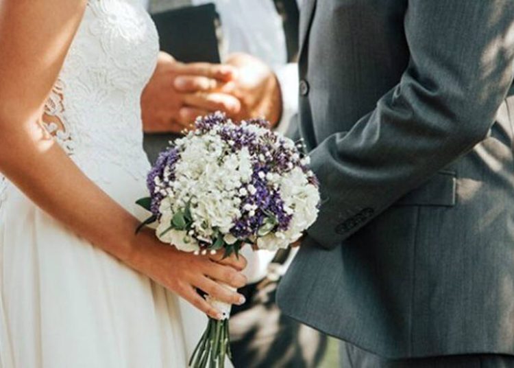 Αχαΐα: Ταρίφα ιερέα για γάμο με… «ρήτρα» ρεύματος σε εκκλησάκι