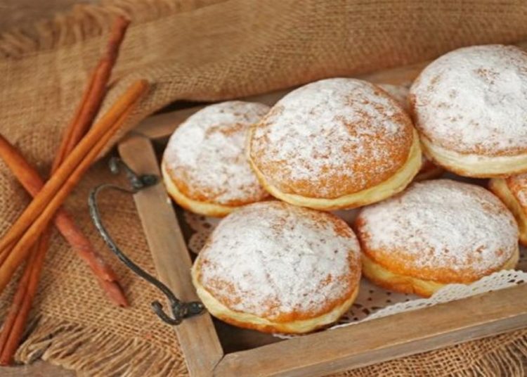 Σπιτικοί λουκουμάδες κανέλας στο φούρνο