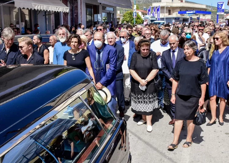 Το «τελευταίο αντίο» στην Ειρήνη Παπά στο Χιλιομόδι Κορινθίας