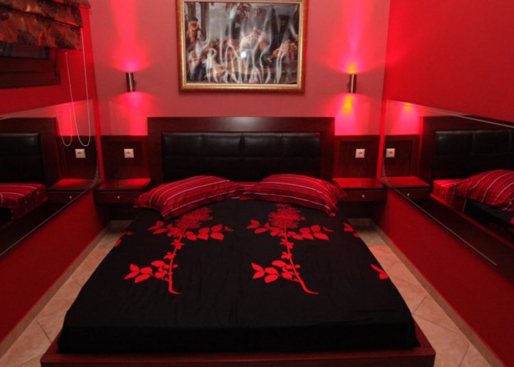 Φιλόλογος εργαζόταν σε οίκο ανοχής για να σπουδάσει τον γιο της