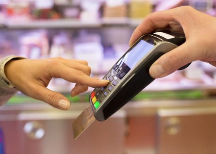 Υδραυλικός με… κάρτα: Aναλυτικά τα επαγγέλματα που υποχρεoούνται σε χρήση POS