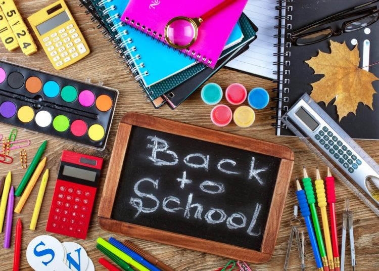 Σε πανικό οι γονείς-Αυξήσεις πάνω από 20% στα σχολικά είδη φέτος