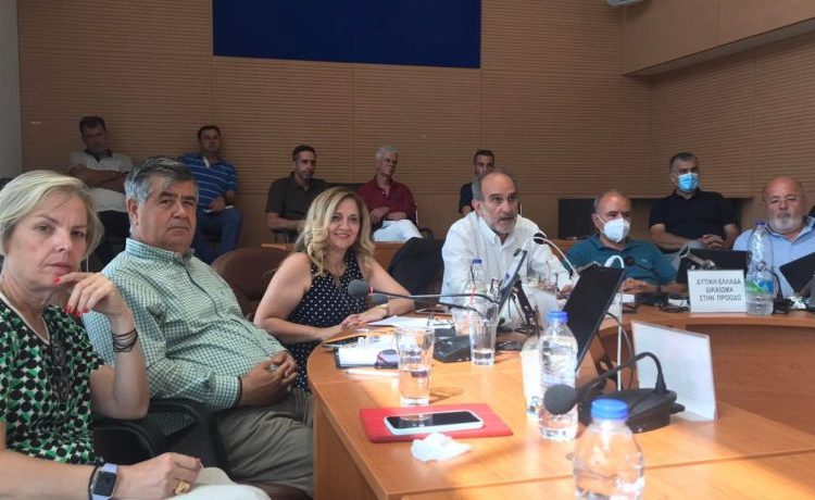 Εποπτεία από τριάδα μετά την απόφαση Κατσιφάρα για να αποχωρήσει