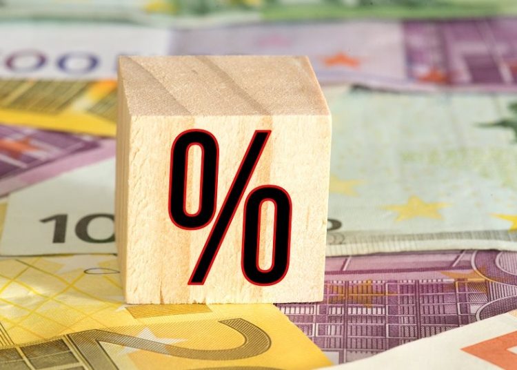 Στην κατάψυξη τα επιτόκια καταθέσεων