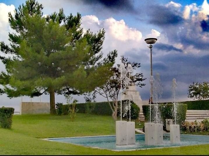 Οι φιλοδοξίες των Δημάρχων και με ξένα λεφτά εννοείται, στήνουν τον μύθο τους στα ερείπια της πόλης.