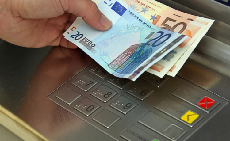 Έκτακτο επίδομα Χριστουγέννων: «Κλείδωσαν» οι δικαιούχοι που θα το πάρουν – Δείτε αναλυτικά