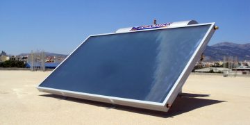 Έως και 1.000 ευρώ επιδότηση για ηλιακό θερμοσίφωνα: Πότε ανοίγουν οι αιτήσεις