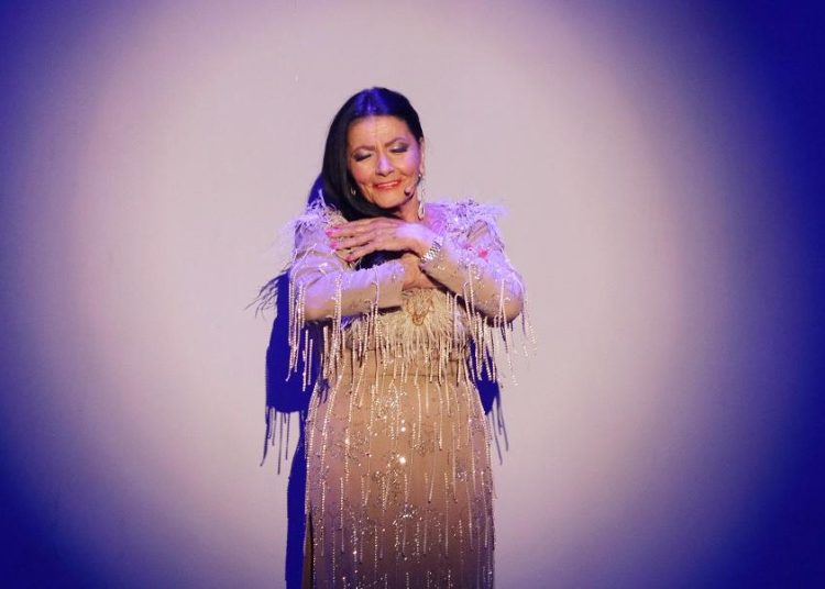 Η Ζωζώ Σαπουντζάκη στα 18 της ντυμένη νύφη -Το ρετρό κλικ