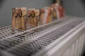 Επίδομα Θέρμανσης: Πώς θα το υπολογίσετε, ποιοι δικαιούχοι θα το εισπράξουν διπλό (παραδείγματα)