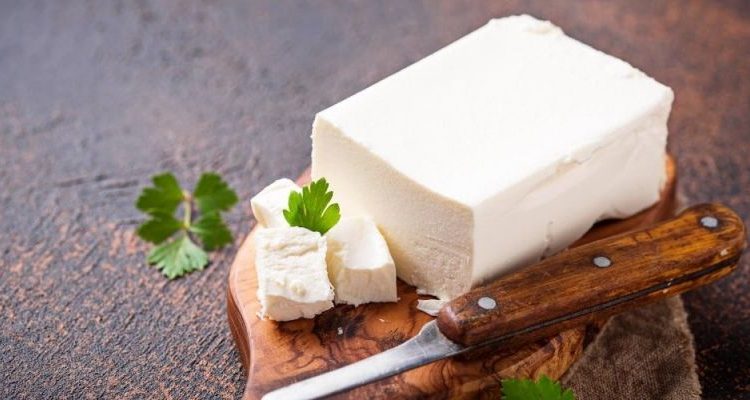 Παραγωγοί: «Θα ακριβύνει κι άλλο η φέτα»