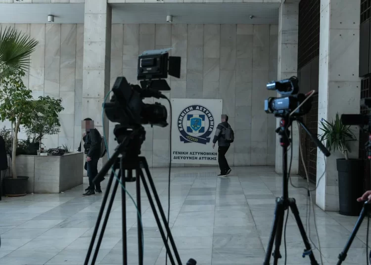 Κολωνός: Τα στοιχεία που «έκαψαν» τη μητέρα της 12χρονης -Πώς φτάσαμε στη σύλληψή της για μαστροπεία