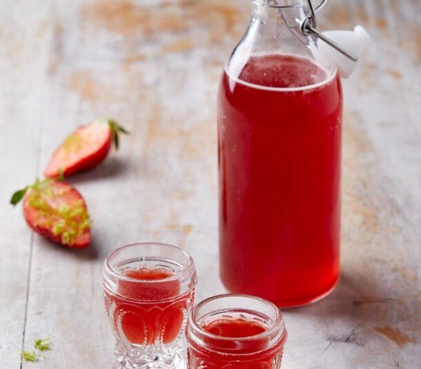 Λικέρ φράουλας με καστανή ζάχαρη