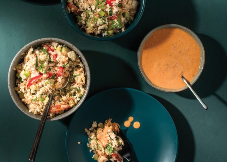 Kουνουπίδι «ταμπουλέ» με πρασινάδες και βινεγκρέτ λιαστής ντομάτας