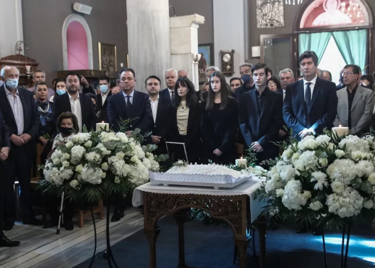 Ένας χρόνος χωρίς τη Φώφη Γεννηματά: Ετήσιο μνημόσυνο τελέστηκε στο Α’ Νεκροταφείο [εικόνες]