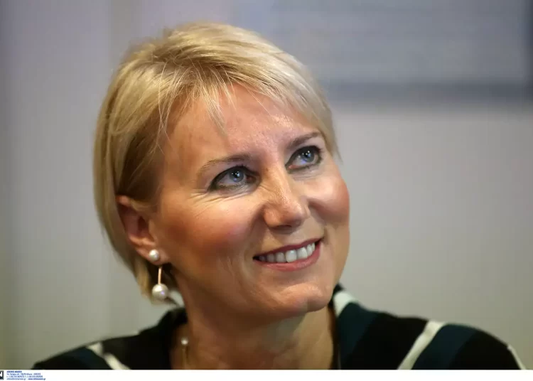 Νατάσα Παζαΐτη: Η σύζυγος του Κώστα Καραμανλή θα παίξει στο θέατρο