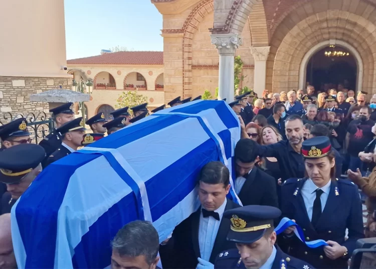 Αλέξανδρος Νικολαΐδης: Με χειροκροτήματα ο τελευταίος αποχαιρετισμός – «Αθάνατος» φώναζε ο κόσμος