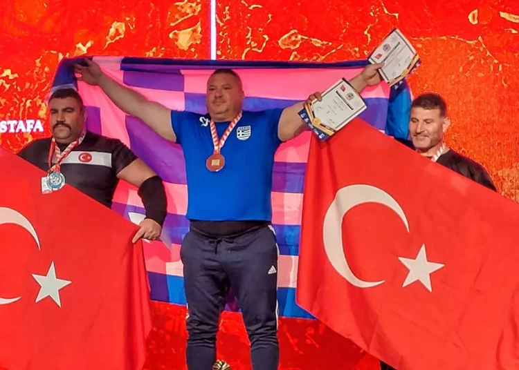 Προκαλούν παντού οι Τούρκοι: Έκοψαν τον ελληνικό εθνικό ύμνο στην απονομή του παγκόσμιου πρωταθλητή Χαραλαμπόπουλου