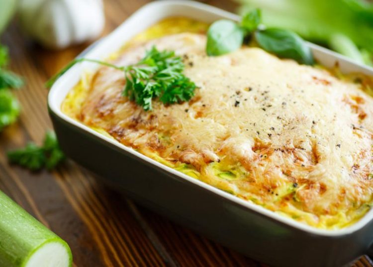 Κολοκυθάκια στον φούρνο με λιωμένη παρμεζάνα και ρύζι -Εύκολο και χορταστικό πιάτο