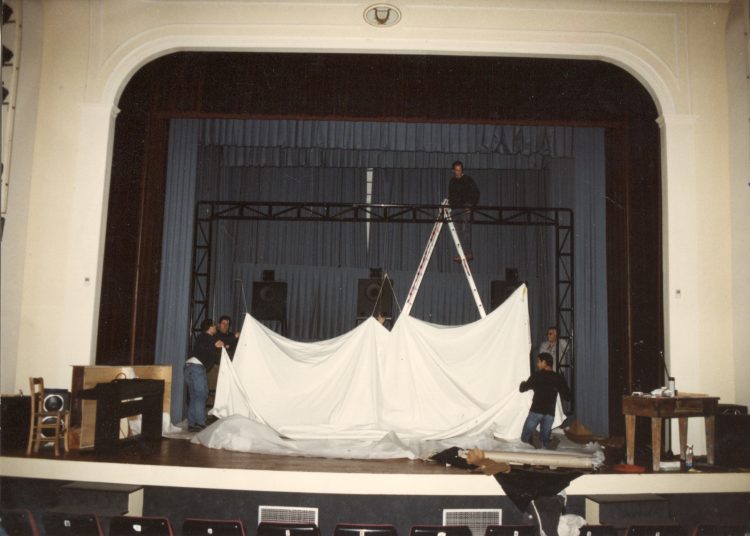 Μια ιστορική φωτογραφία και τα παραλειπόμενά της, όπως τα περιγράφει ο καλλιτεχνικός διευθυντής της Camera Zizanio, Νίκος Θεοδοσίου