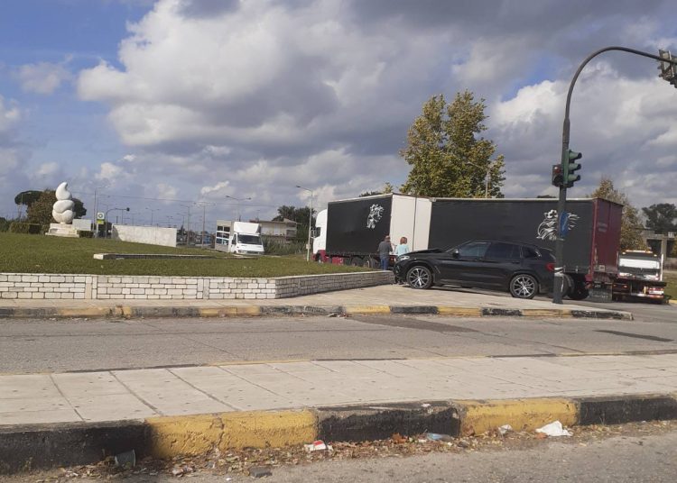 Πύργος : Σύγκρουση δύο ΙΧ στον κόμβο της Φιλοθέης  (φωτο)