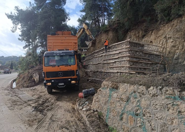 Δ. Πύργου: Ολοκληρώνεται το έργο θωράκισης του βουνού στο Κατάκολο – Π. Αντωνακόπουλος: «Σημαντικές και πολύ καθοριστικές παρεμβάσεις»