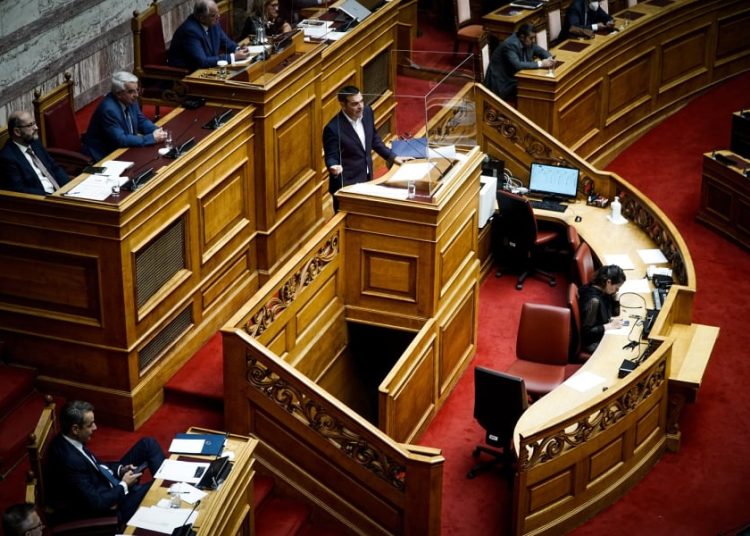 Παρακολουθήσεις: Επίκαιρη ερώτηση Τσίπρα σε Μητσοτάκη, «παρακολουθούσε η ΕΥΠ τους 33 της λίστας;»