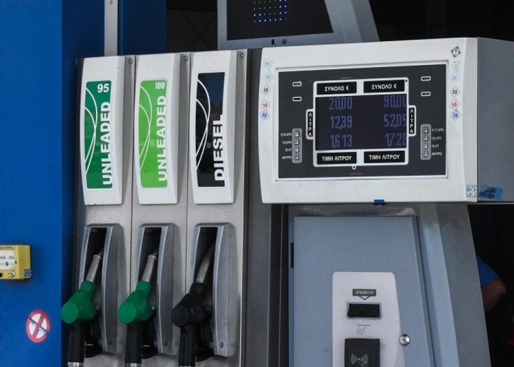 Φρέναραν οι τιμές του ρεύματος -Πού κινούνται οι τιμές πετρελαίου θέρμανσης, Diesel, αμόλυβδης
