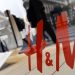 «Κανόνι» στα H&M: Θα απολύσουν 1.500 υπαλλήλους